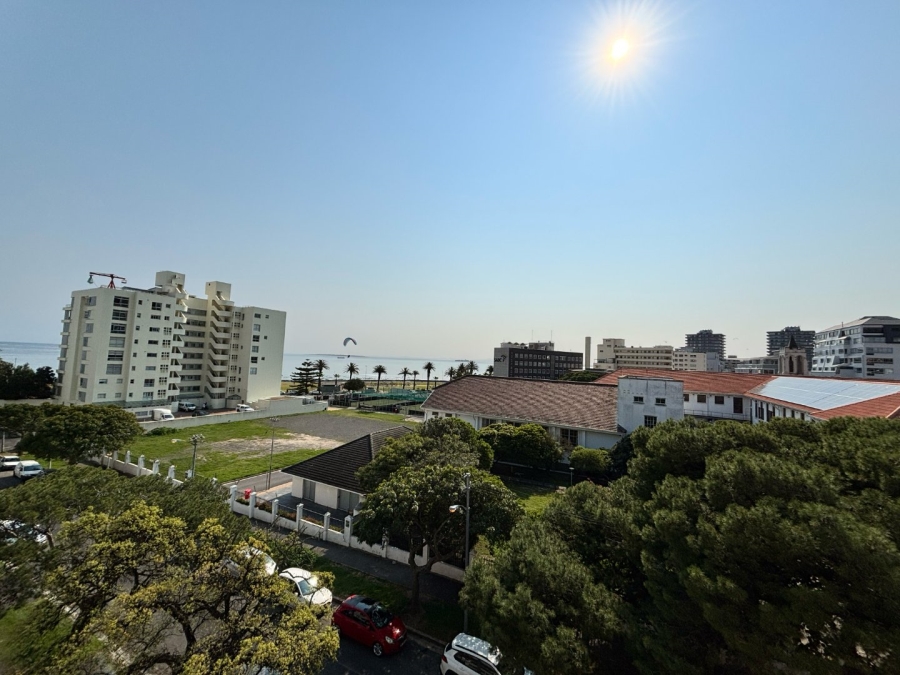 2 Bedroom Property for Sale in Sea Point Western Cape